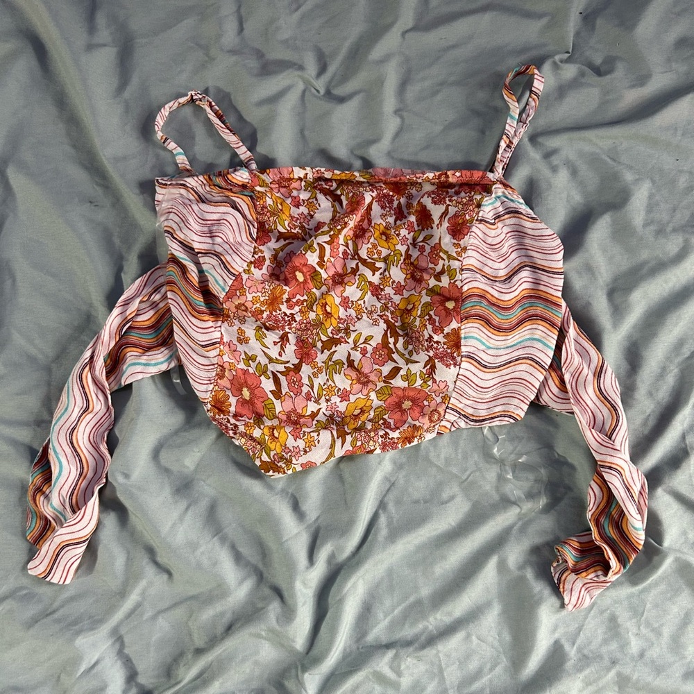 Adorable tied crop top.